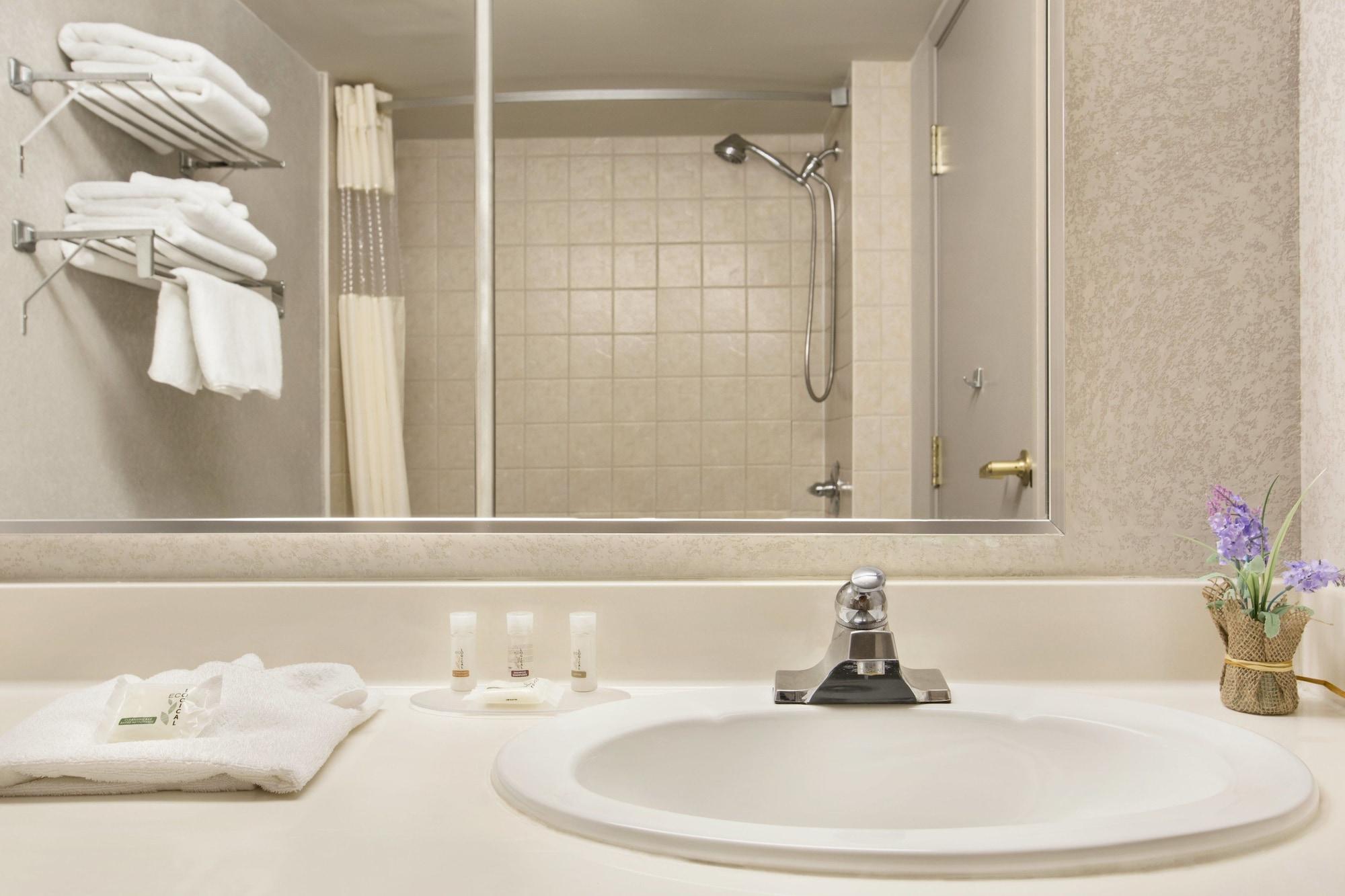Days Inn By Wyndham Ottawa Airport Dış mekan fotoğraf