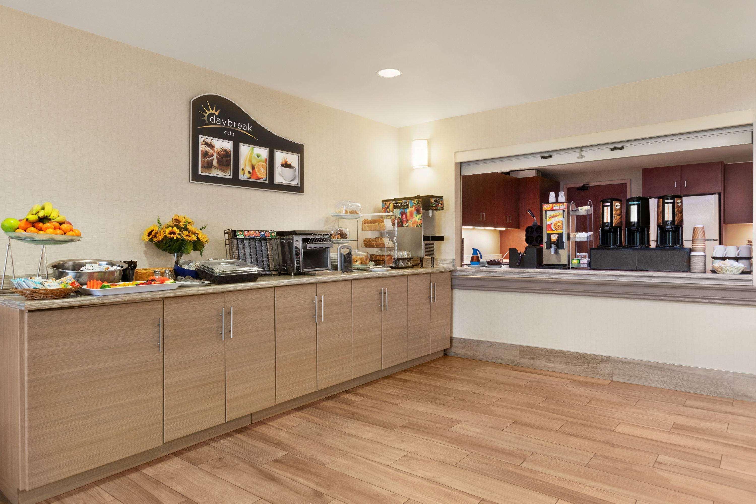 Days Inn By Wyndham Ottawa Airport Dış mekan fotoğraf