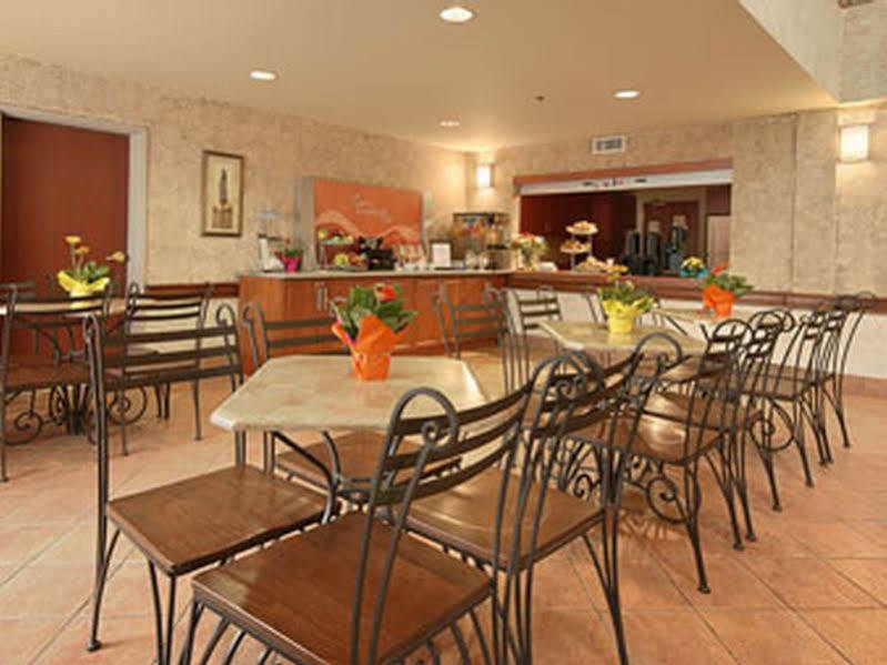 Days Inn By Wyndham Ottawa Airport Dış mekan fotoğraf